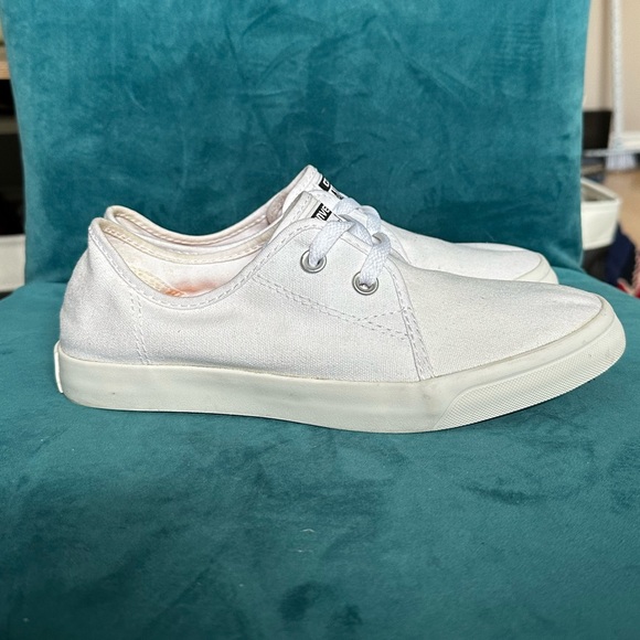 Converse Unisex Soft Canvas Sneakers - Women’s 7.5/Men’s 6 - Picture 6 of 9